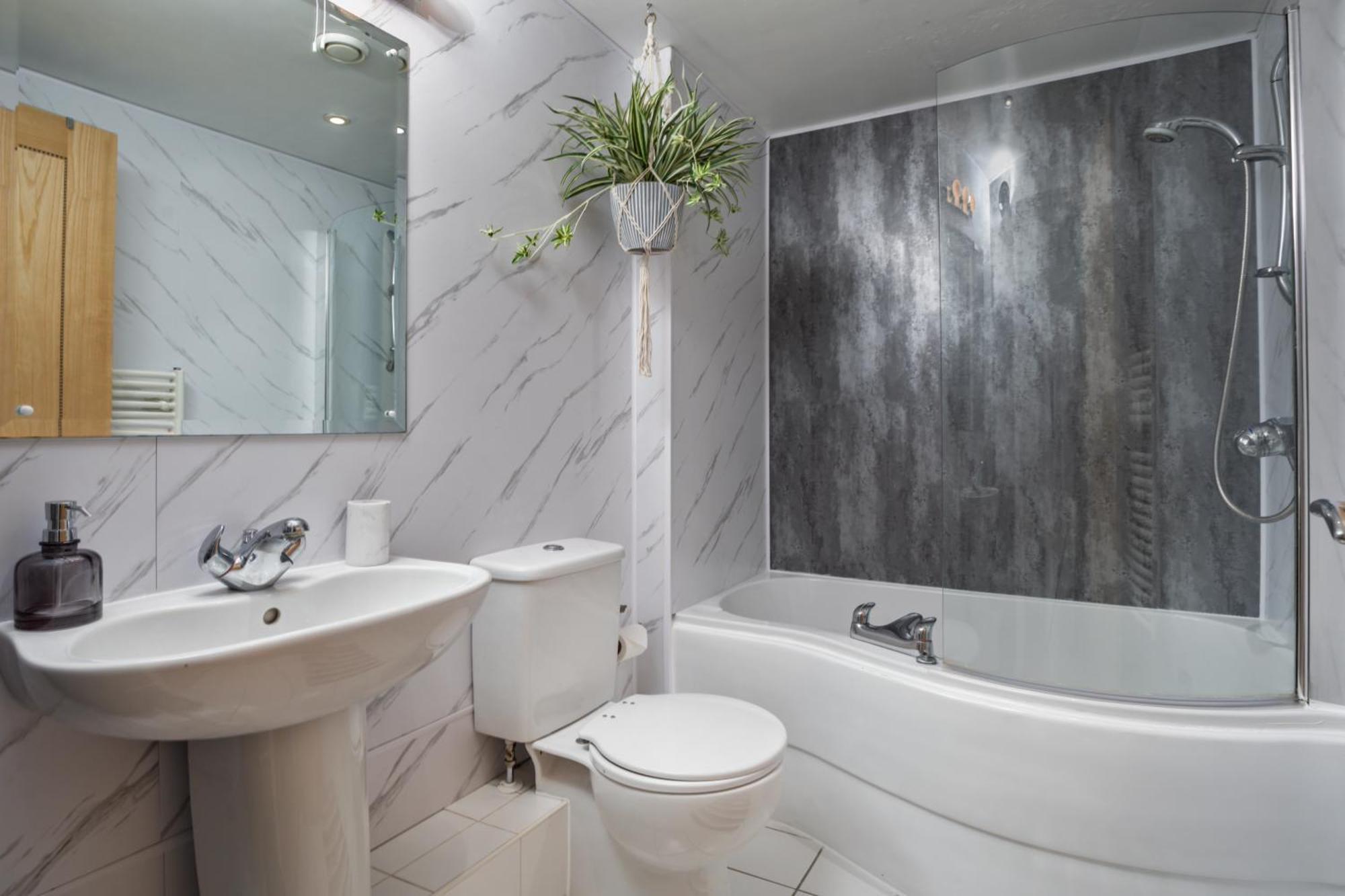 Large Central Penthouse In Leeds ลีดส์ ภายนอก รูปภาพ