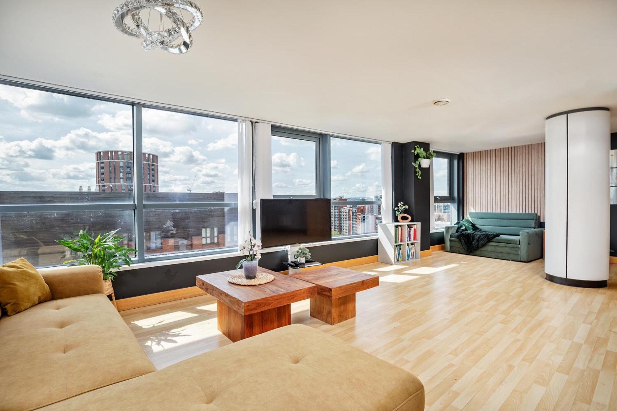 Large Central Penthouse In Leeds ลีดส์ ภายนอก รูปภาพ