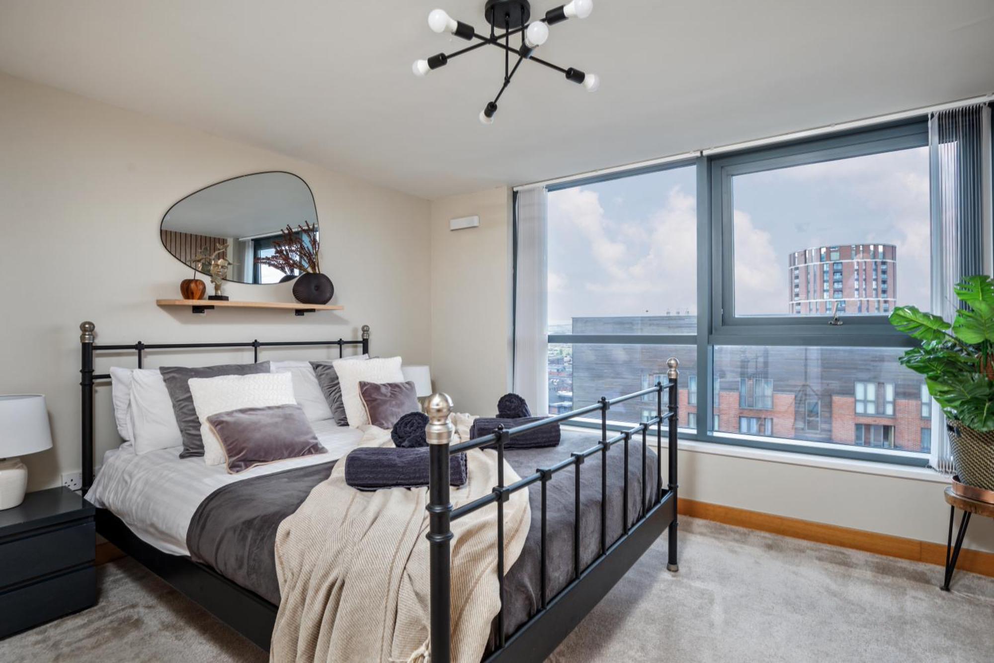 Large Central Penthouse In Leeds ลีดส์ ภายนอก รูปภาพ