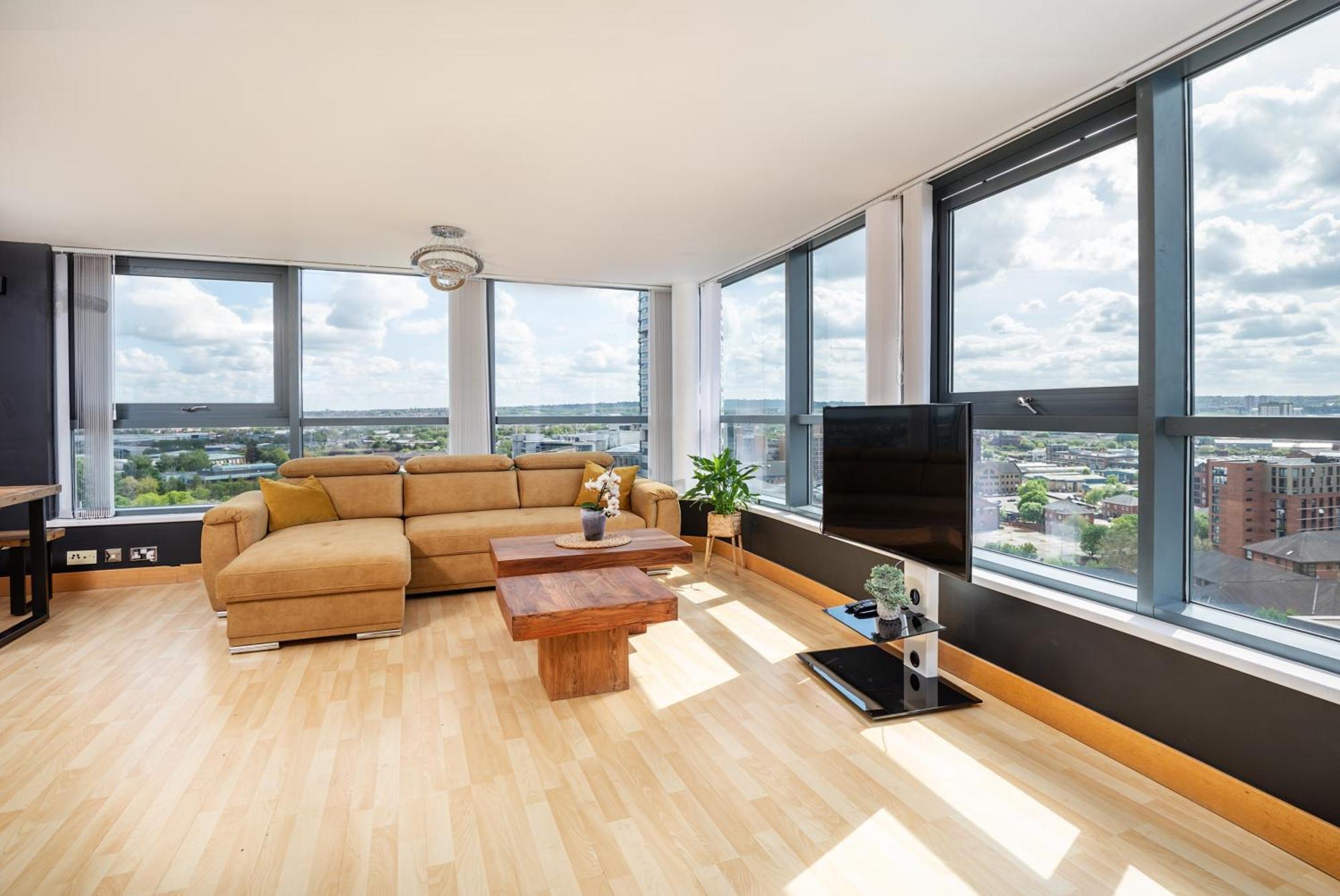 Large Central Penthouse In Leeds ลีดส์ ภายนอก รูปภาพ
