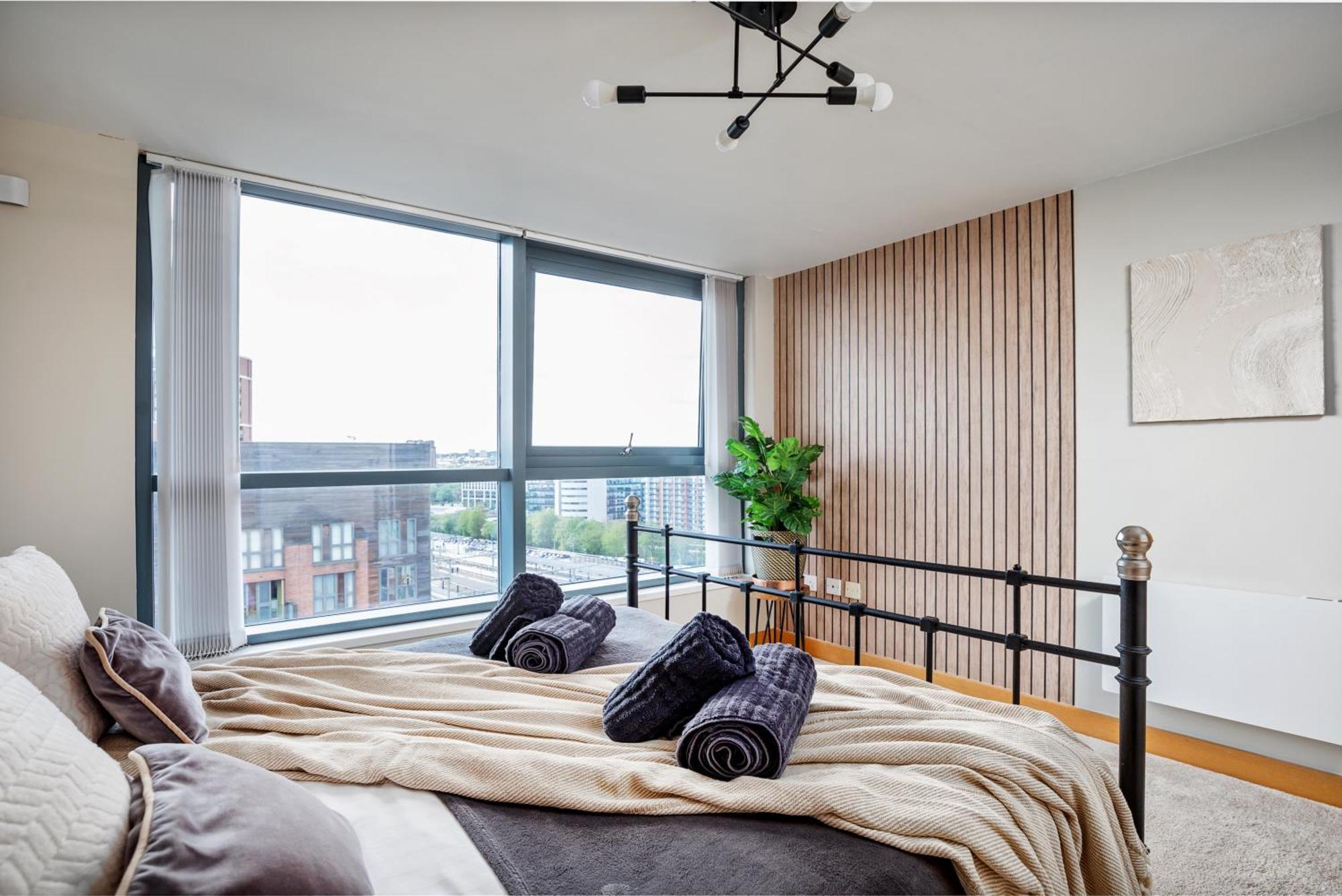 Large Central Penthouse In Leeds ลีดส์ ภายนอก รูปภาพ