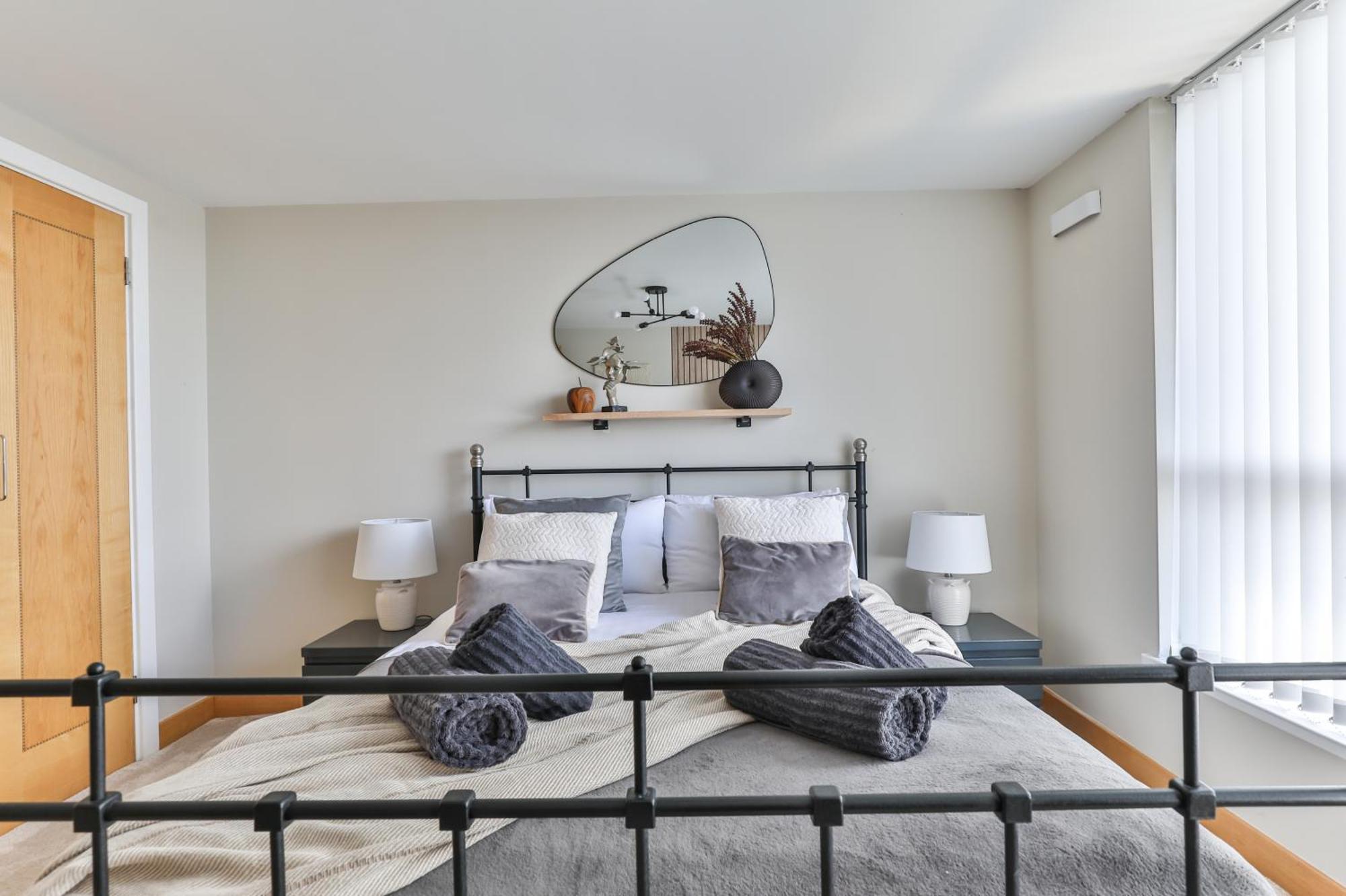 Large Central Penthouse In Leeds ลีดส์ ภายนอก รูปภาพ