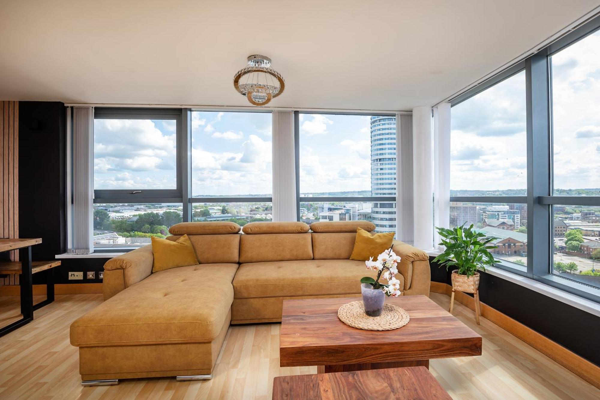Large Central Penthouse In Leeds ลีดส์ ภายนอก รูปภาพ