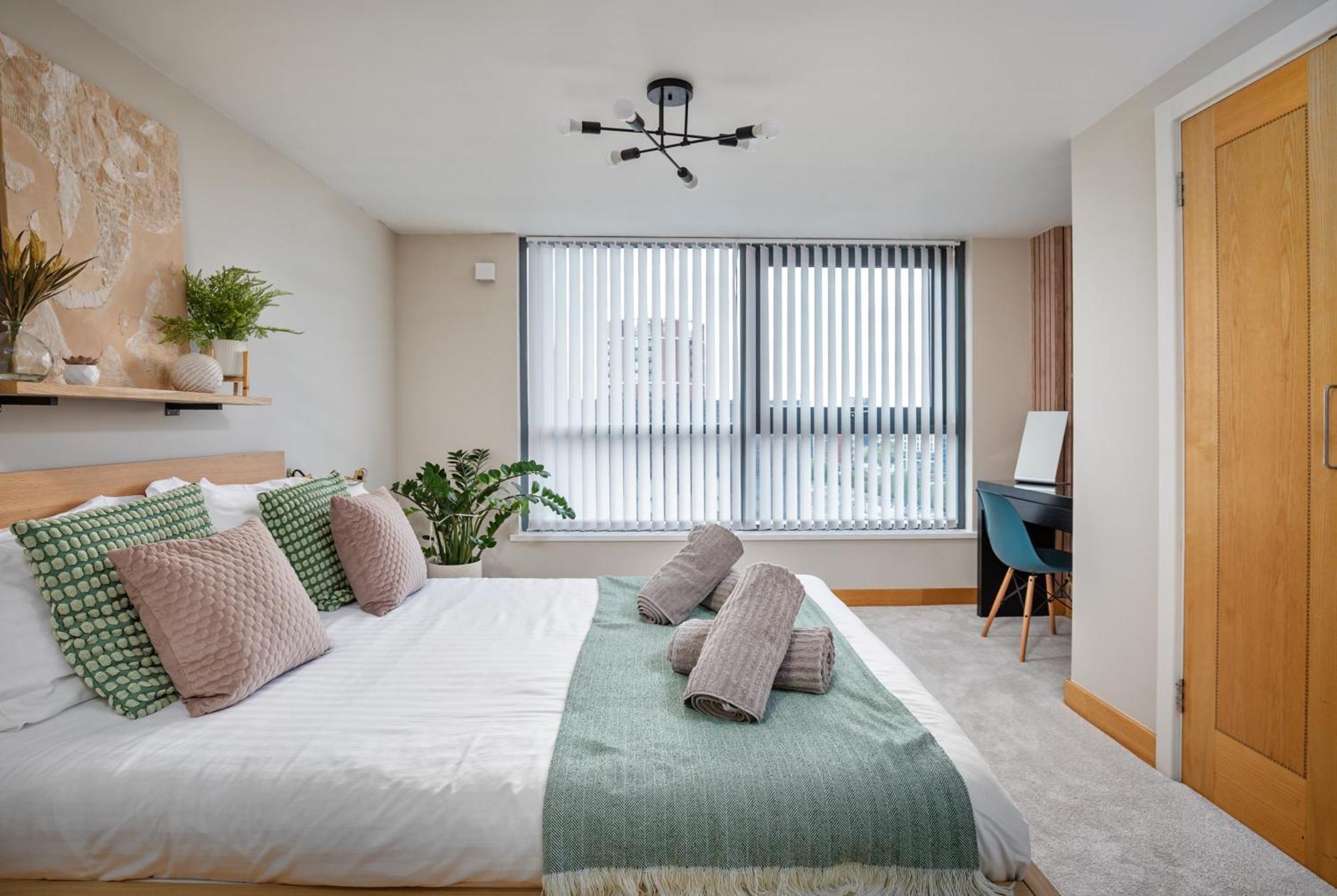 Large Central Penthouse In Leeds ลีดส์ ภายนอก รูปภาพ